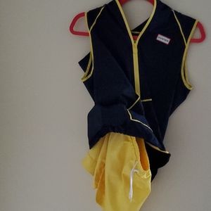 Hoodedvest and skirt set